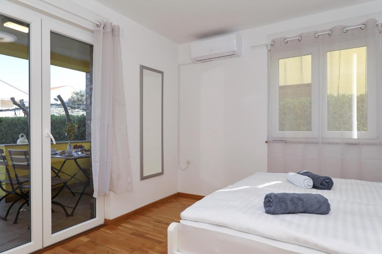 Apartments Oliva Врси Экстерьер фото